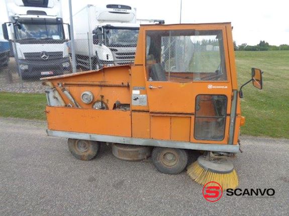 Various Konrad Peter  R12 fejemaskine Sweeping truck - 1