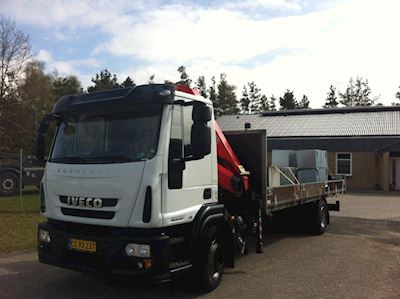 Iveco Euro Cargo 15 E 220 og effer kran