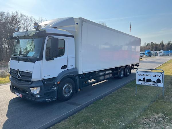 Mercedes-Benz Antos 2533 L, Fast kasse