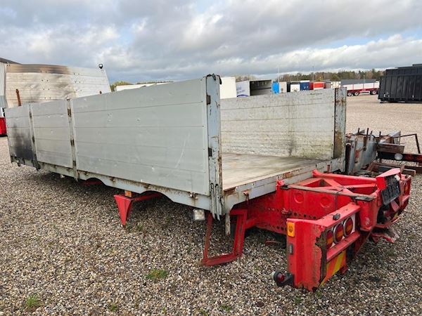 Diverse 6300 mm - plads til bagmonteret kran, Fast lad og kran