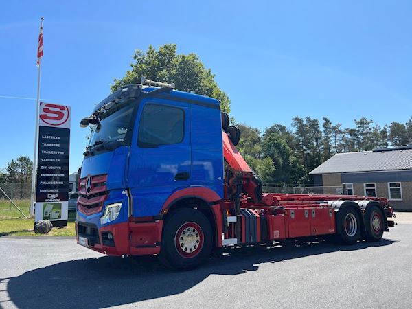 Mercedes-Benz Antos 2545 - HMF 1520K-RCkran, Hejs/kran