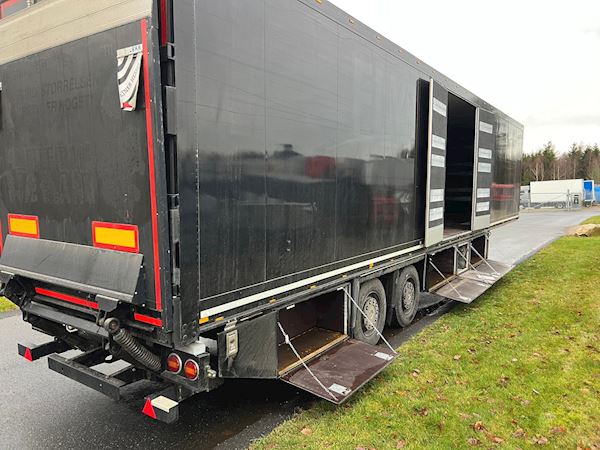 Schmitz 13,6 mtr kasse - lodretstående lift, Boks Trailer