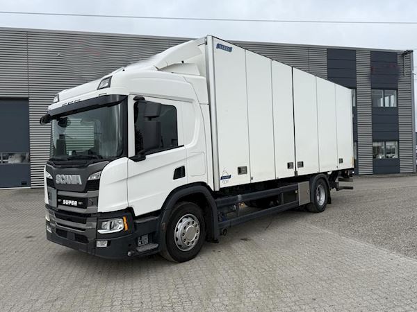 Scania P250 7450mm foldedørs, Koffer aufbau