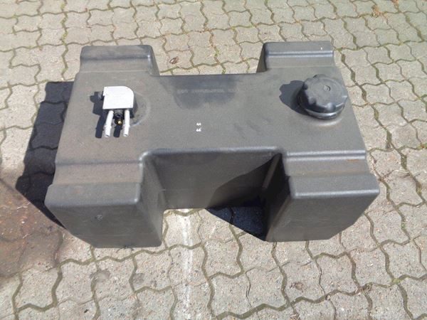Mercedes-Benz 100 L plast (H formet) Dieseltank, Tilbehør