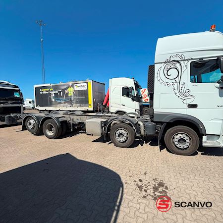 daf_xf530_8x2-6_fax_chassis