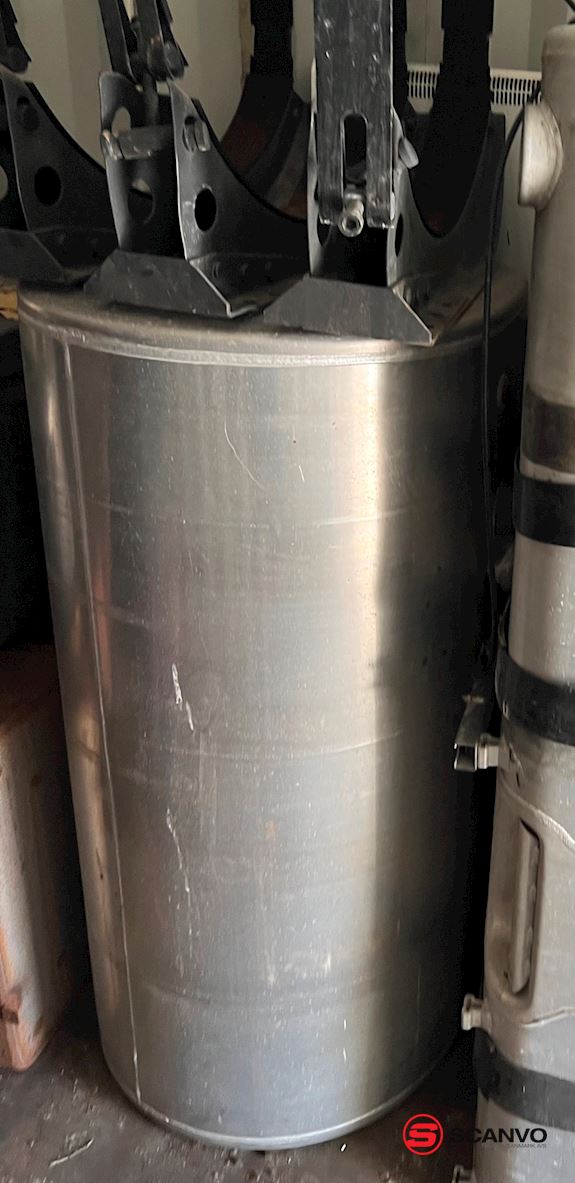 Volvo Dieseltank 570 L med 3 bæringer Tilbehør - 1