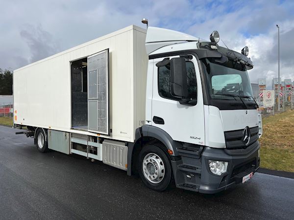 Mercedes-Benz Antos 1824 LnR, Fast kasse